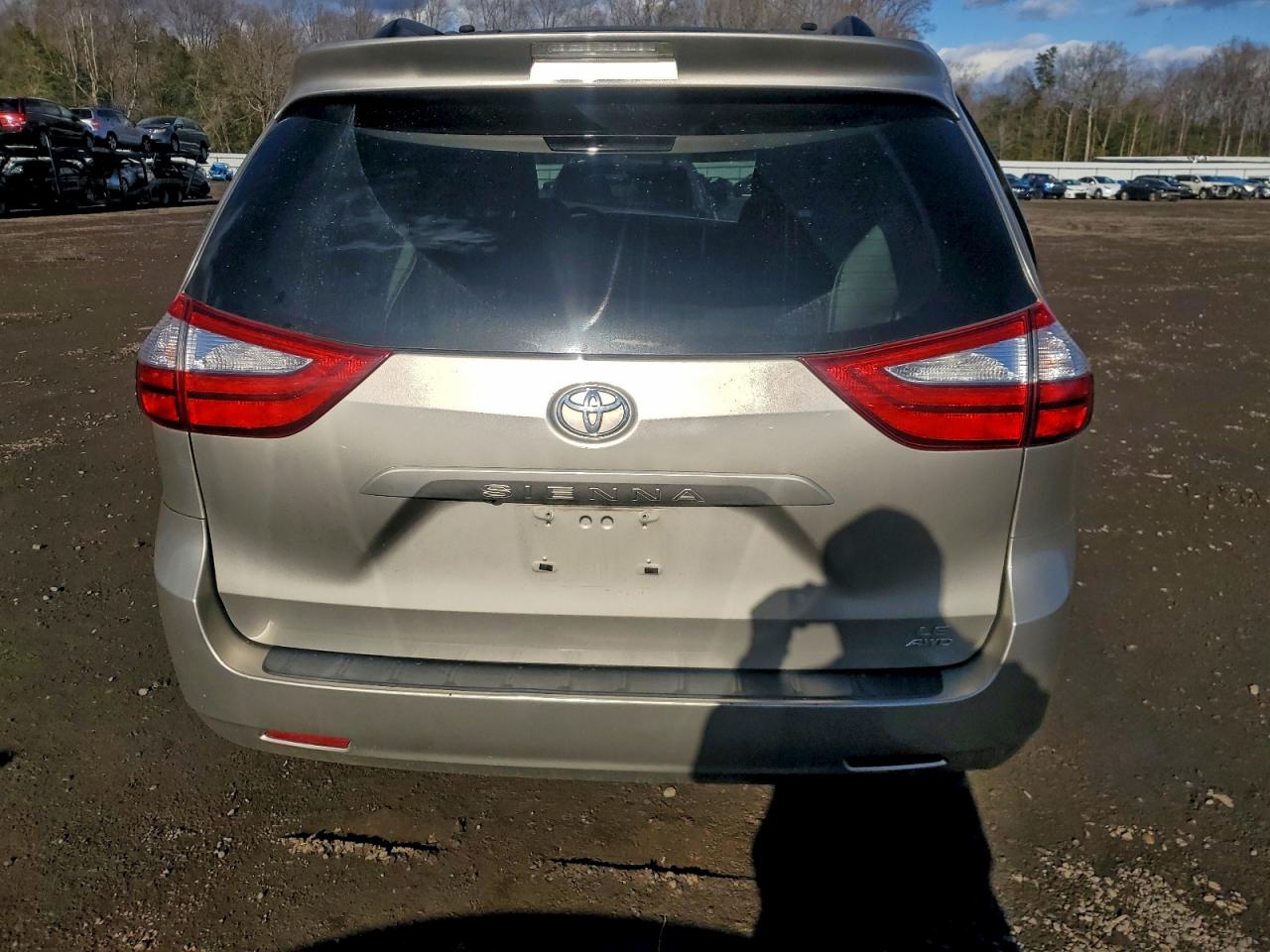 2015 TOYOTA SIENNA LE photo 6