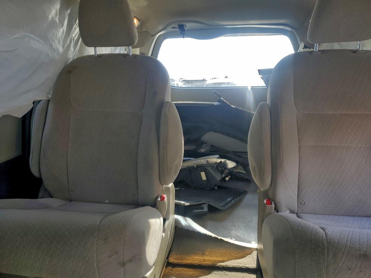 2015 TOYOTA SIENNA LE photo 10