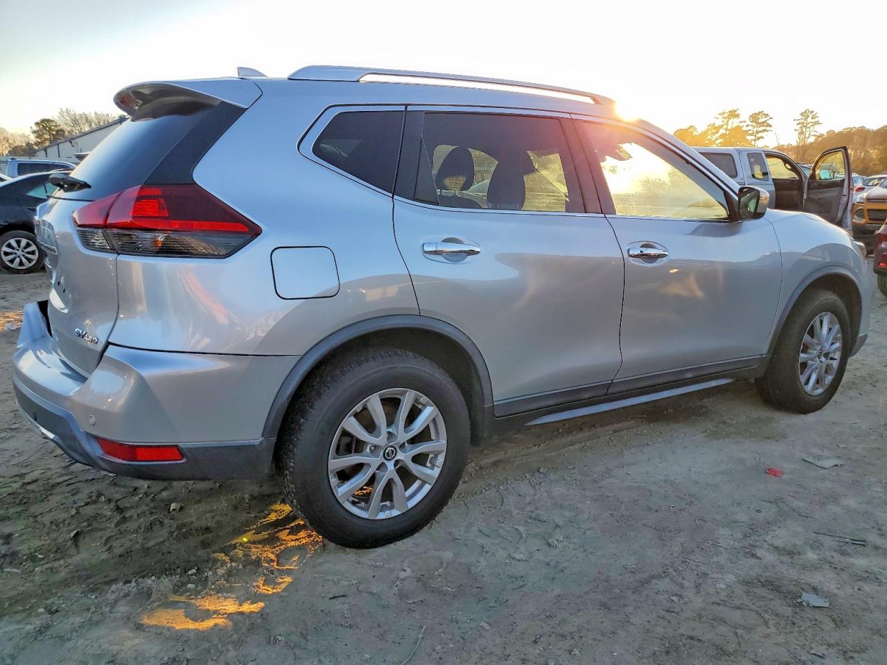2019 NISSAN ROGUE S photo 3