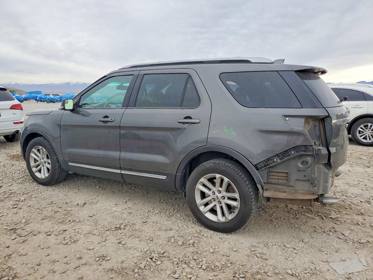 2016 FORD EXPLORER XLT photo 2