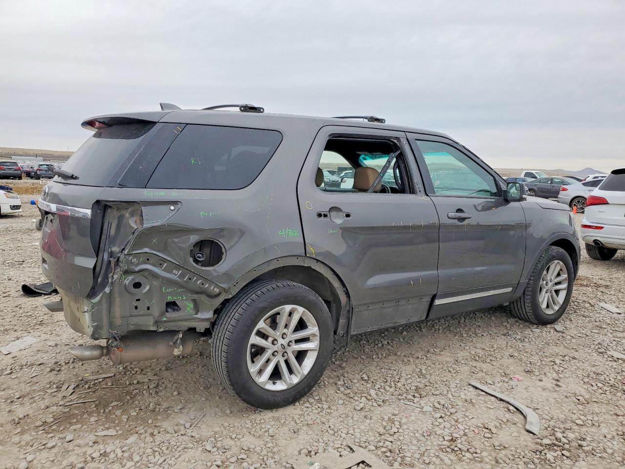 2016 FORD EXPLORER XLT photo 3