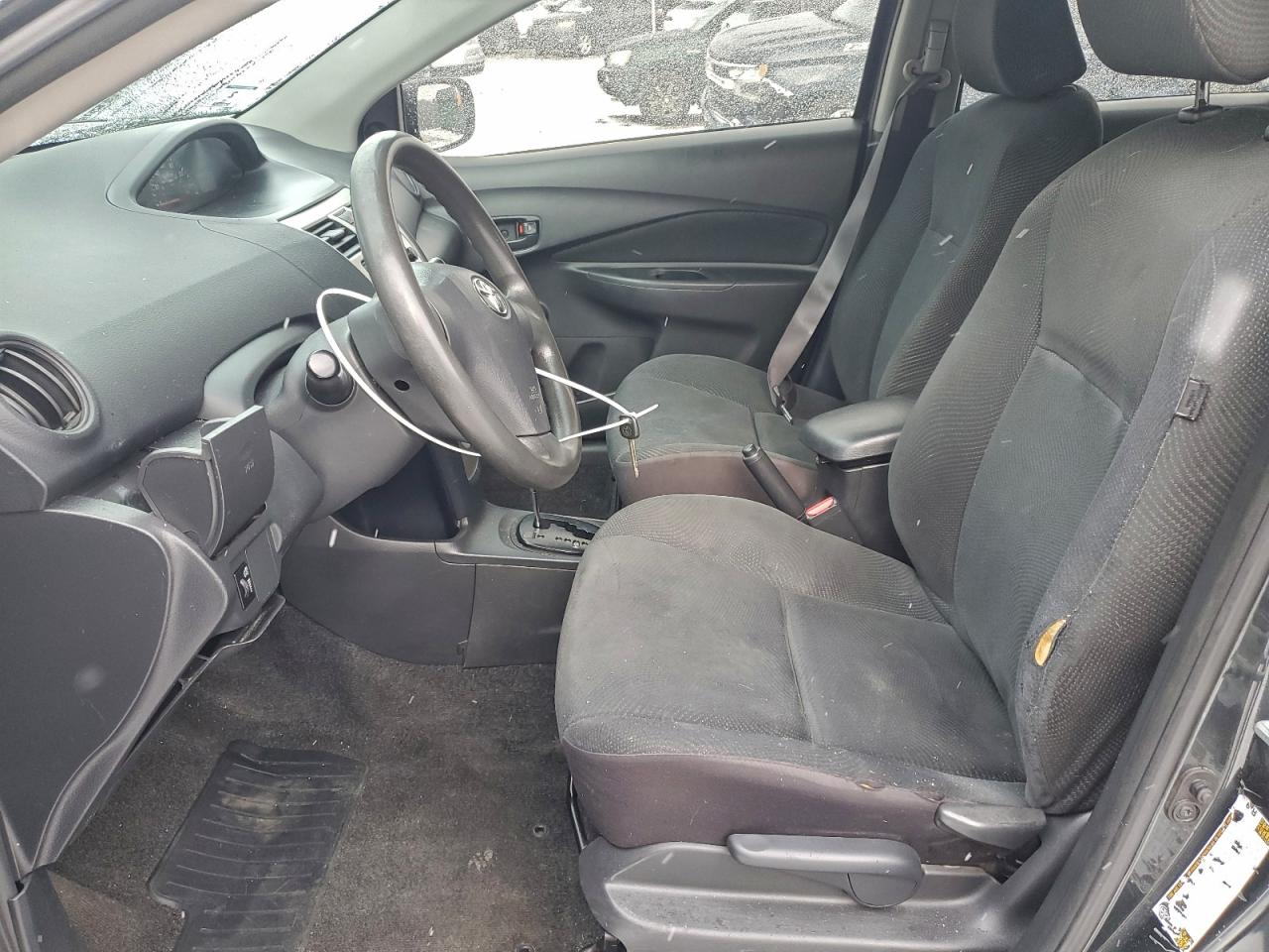 2009 TOYOTA YARIS photo 7
