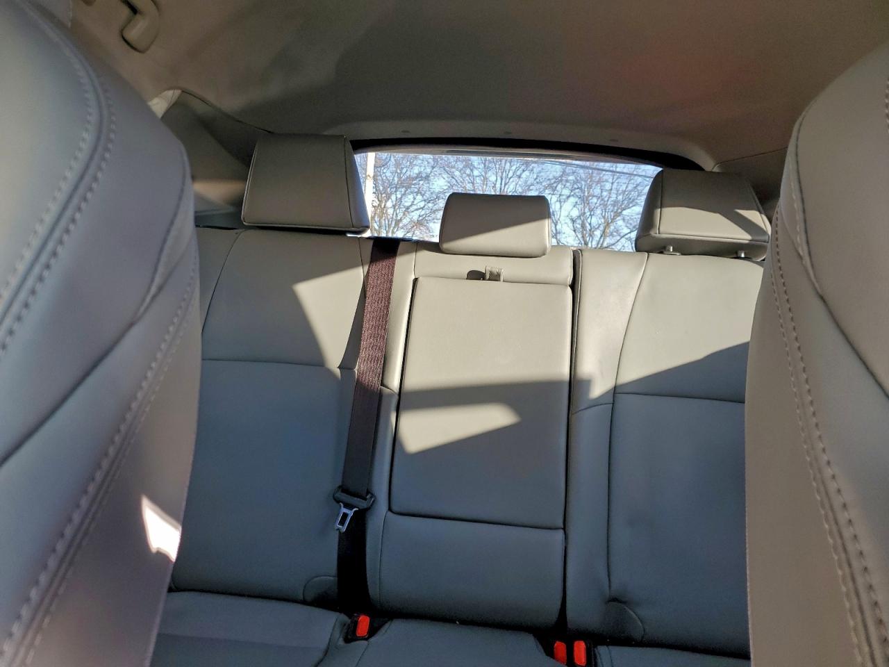 2023 TOYOTA VENZA LE photo 10