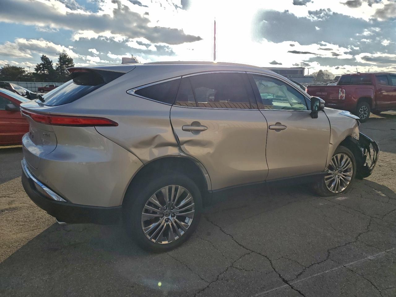 2023 TOYOTA VENZA LE photo 3