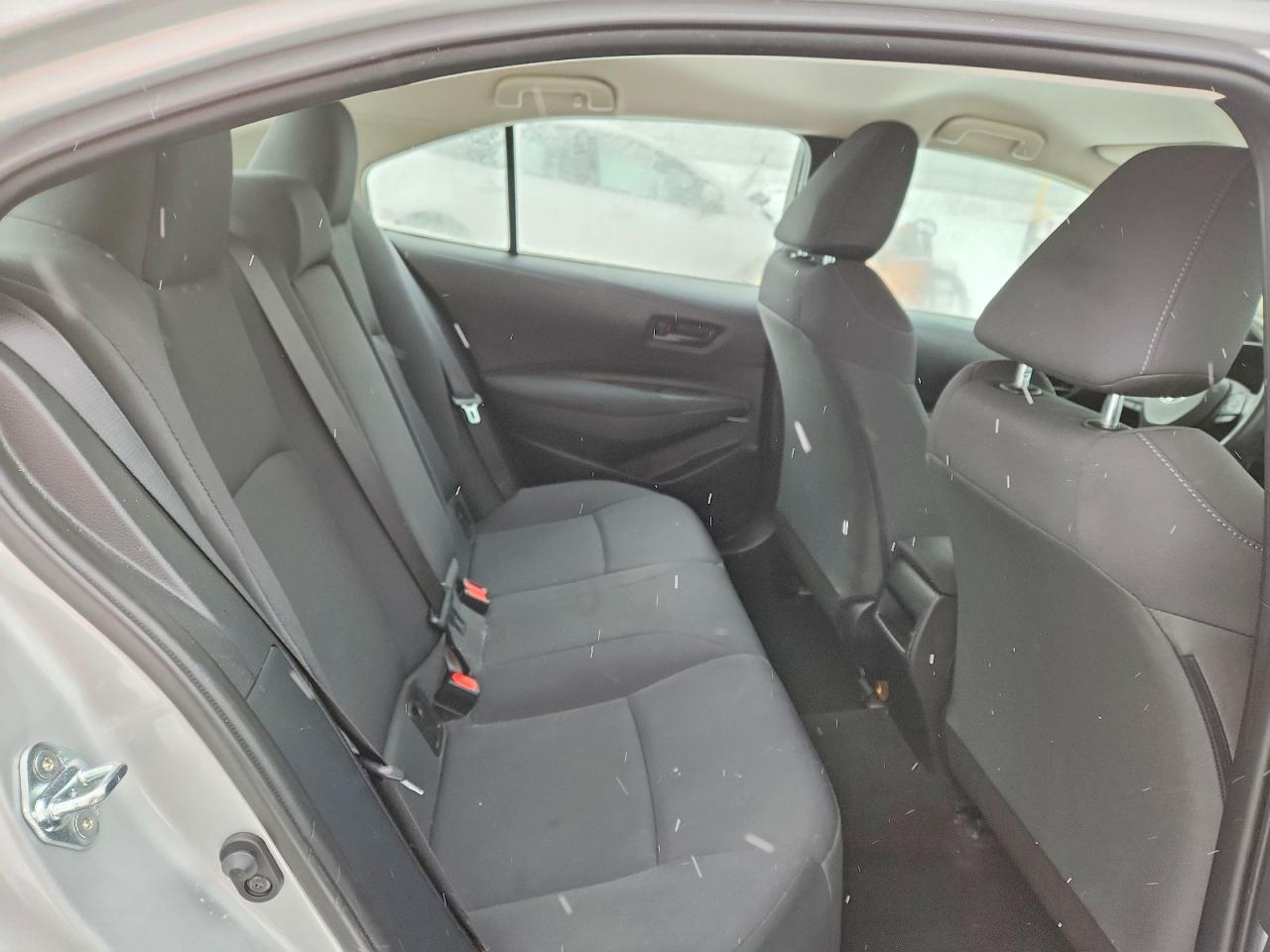 2022 TOYOTA COROLLA LE photo 10