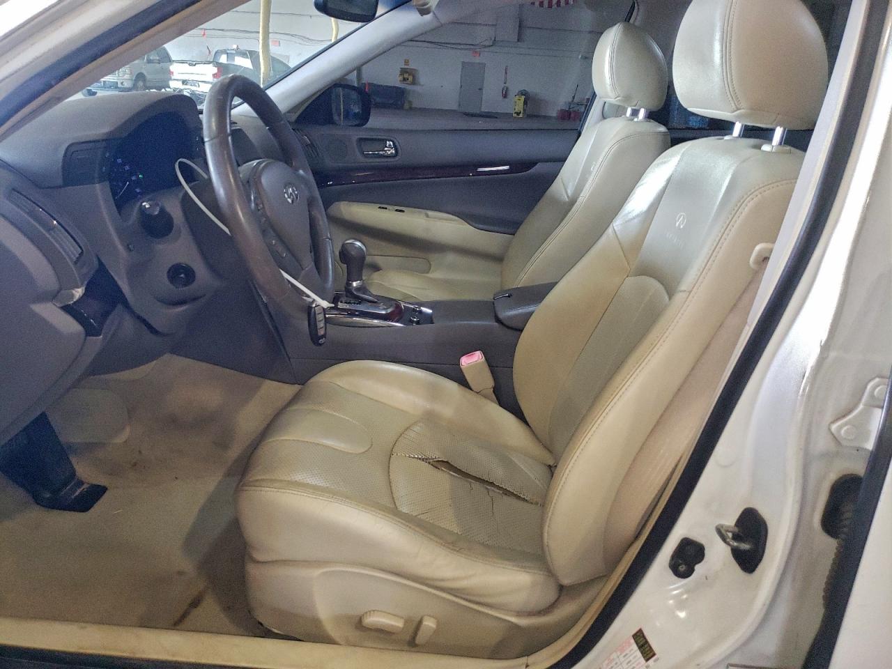 2010 INFINITI G37 BASE photo 7