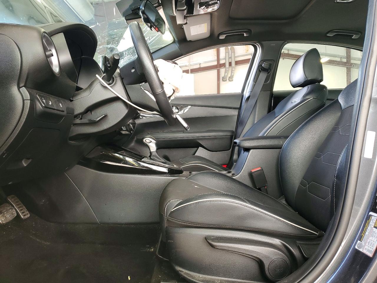 2024 KIA FORTE GT LINE photo 7