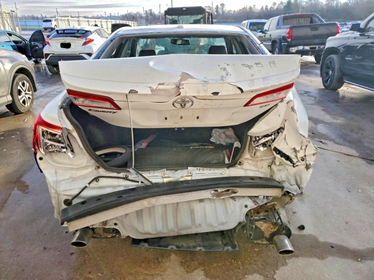 2012 TOYOTA CAMRY SE photo 6