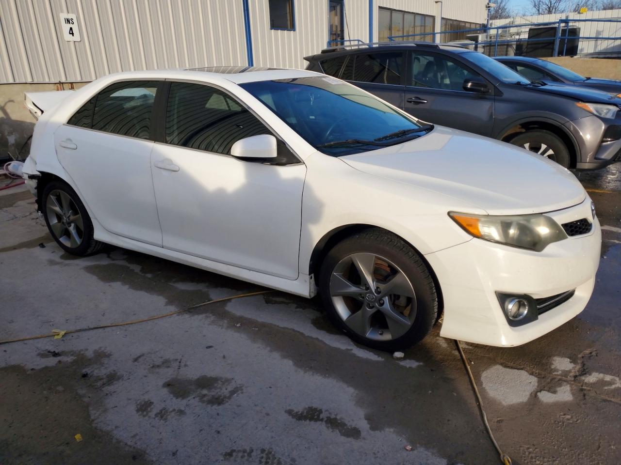 2012 TOYOTA CAMRY SE photo 4