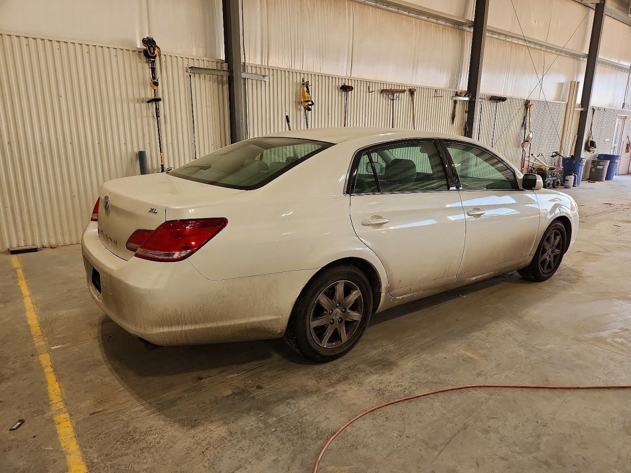 2006 TOYOTA AVALON XL photo 3