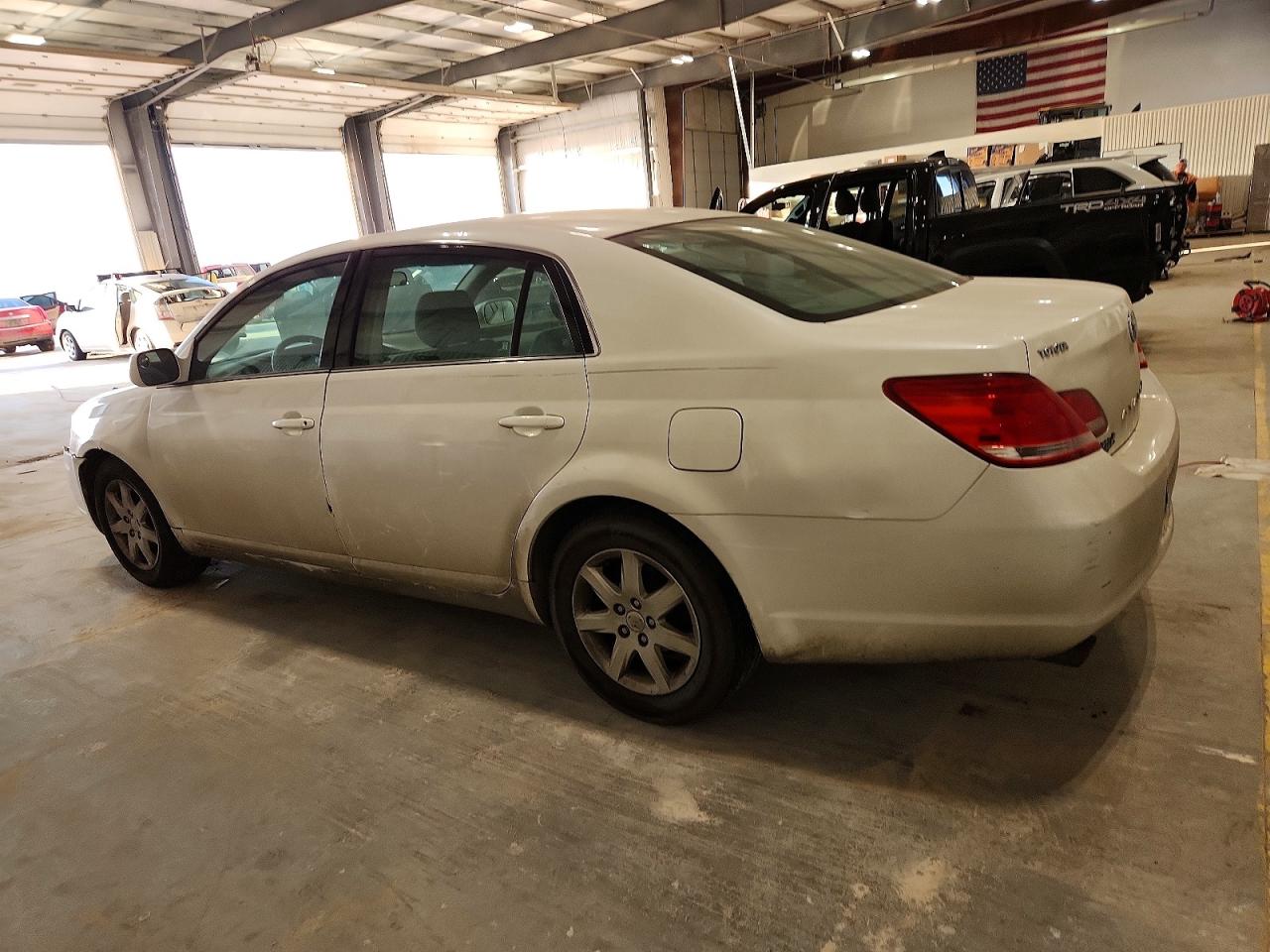 2006 TOYOTA AVALON XL photo 2