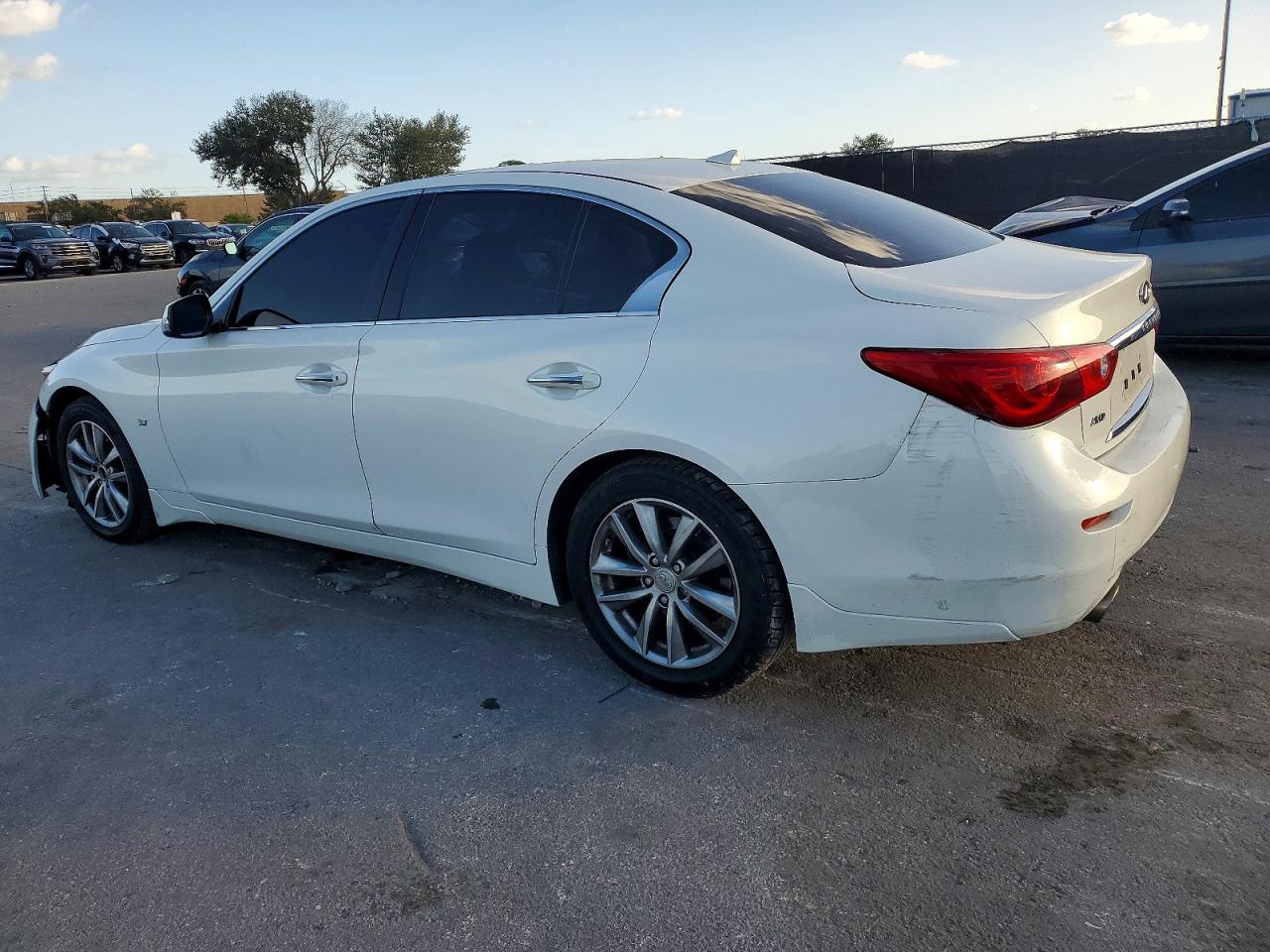 2015 INFINITI Q50 BASE photo 2