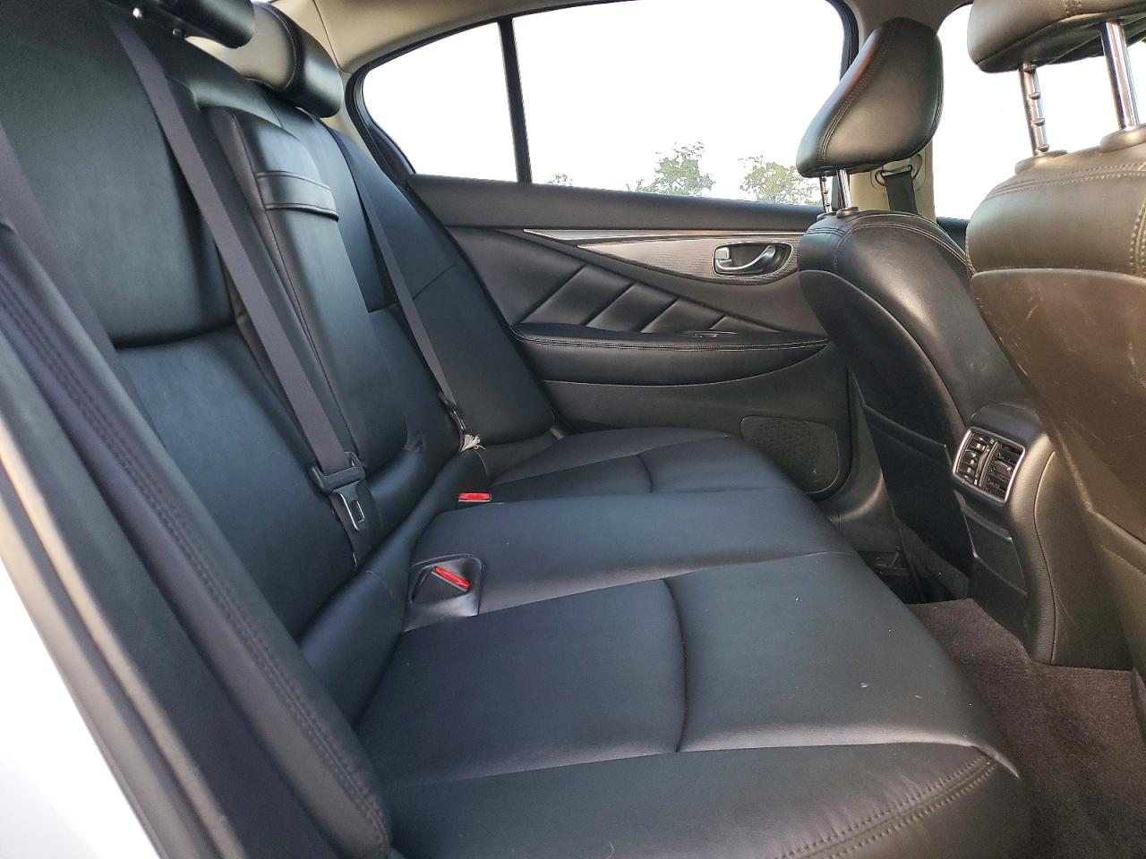 2015 INFINITI Q50 BASE photo 10
