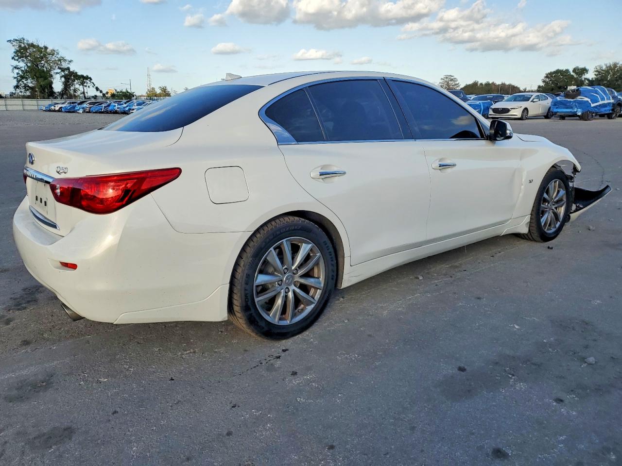 2015 INFINITI Q50 BASE photo 3