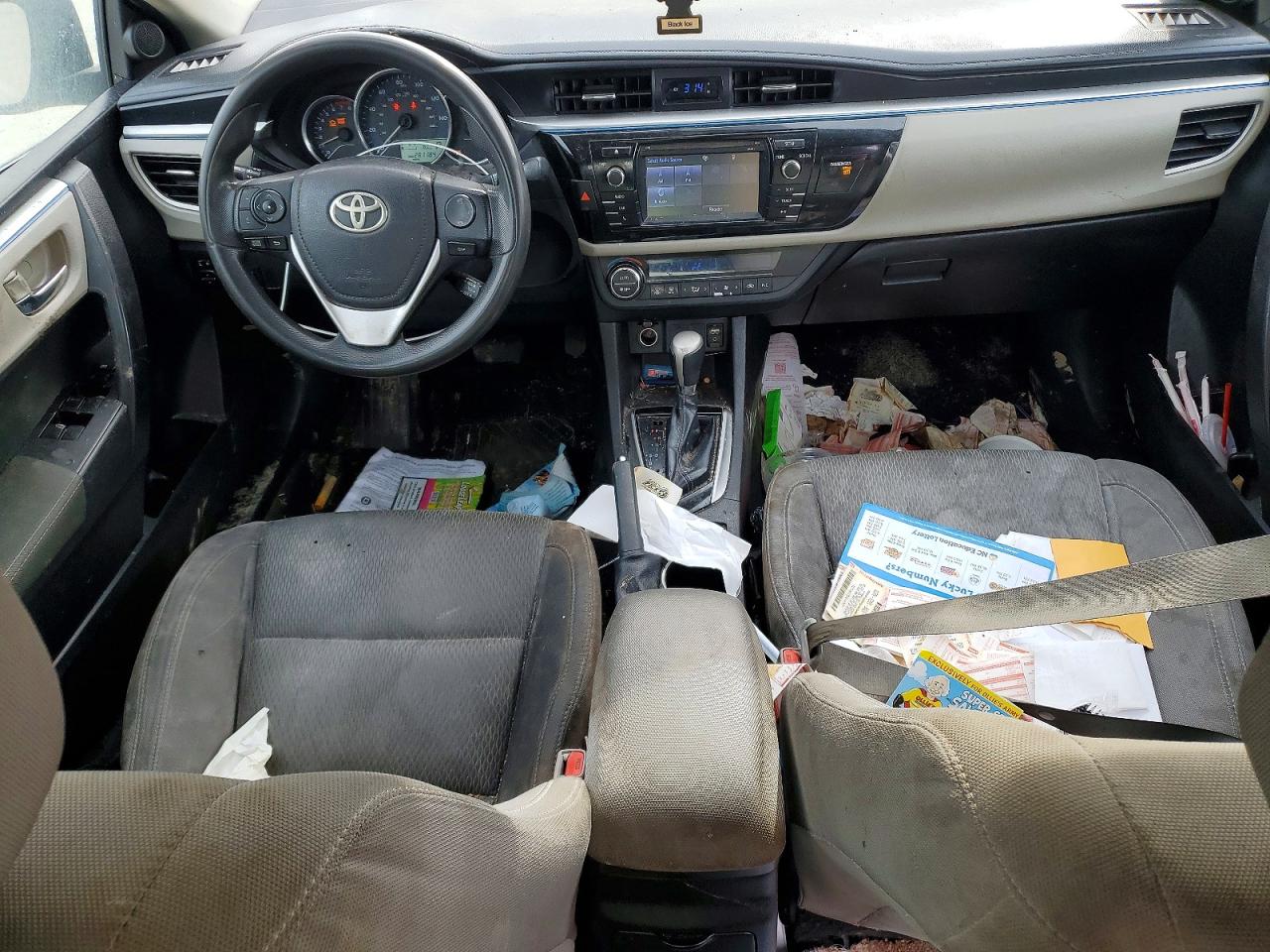 2016 TOYOTA COROLLA LE photo 8