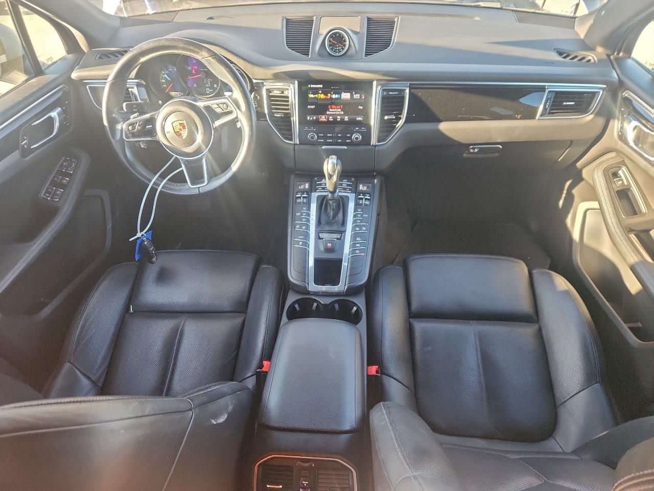 2018 PORSCHE MACAN photo 8