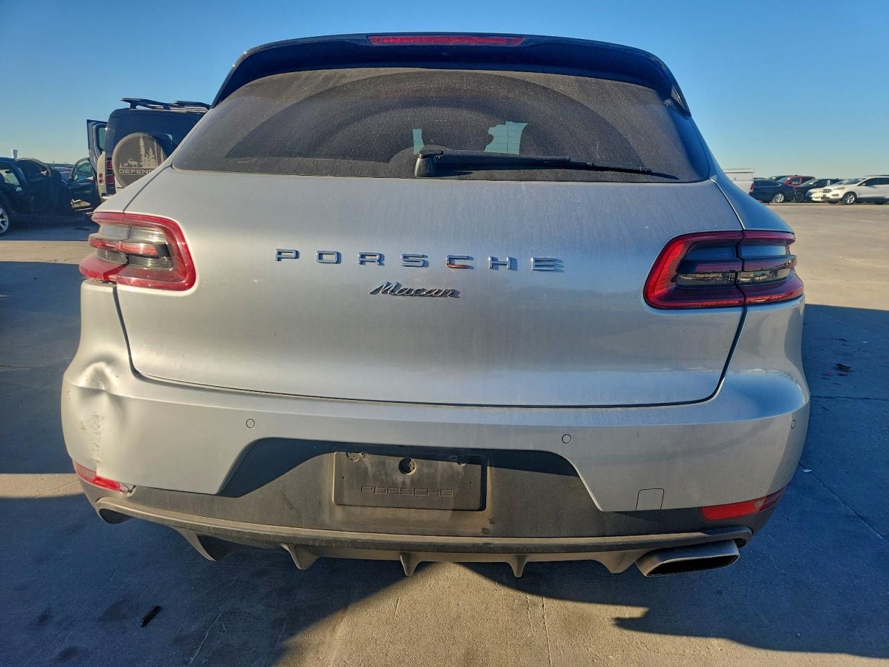 2018 PORSCHE MACAN photo 6