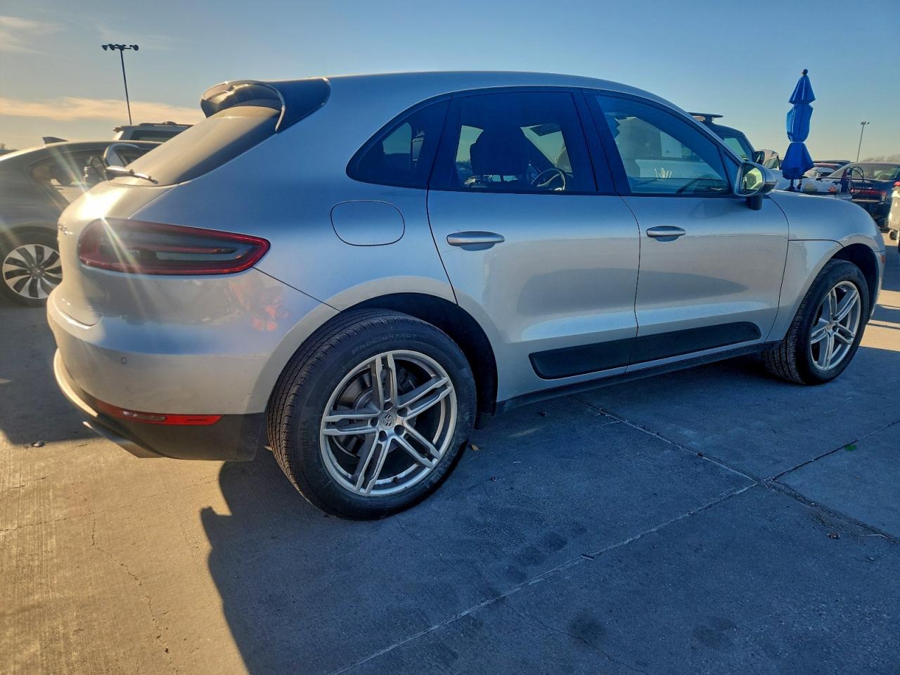 2018 PORSCHE MACAN photo 3