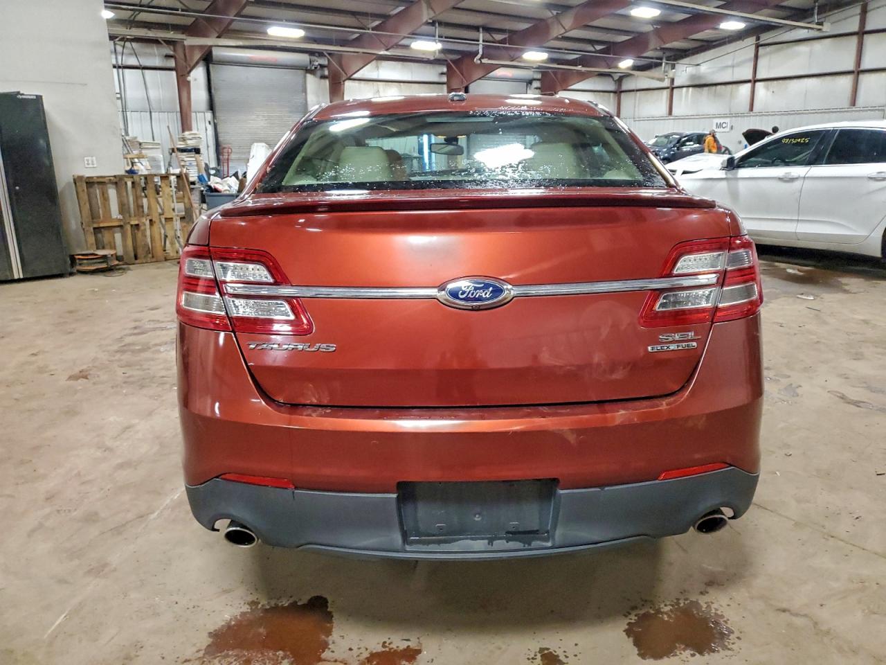 2014 FORD TAURUS SEL photo 6