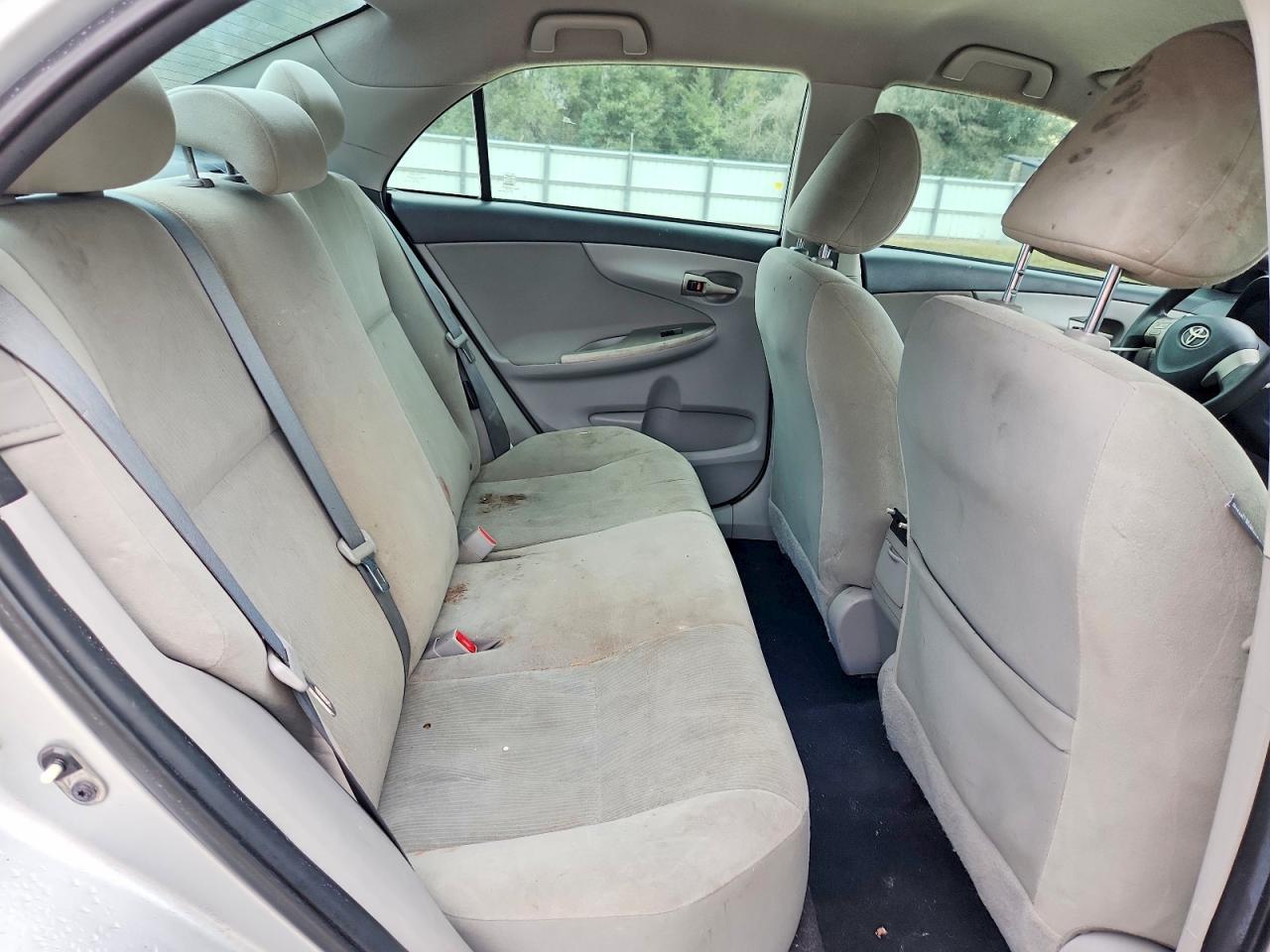 2013 TOYOTA COROLLA LE photo 10