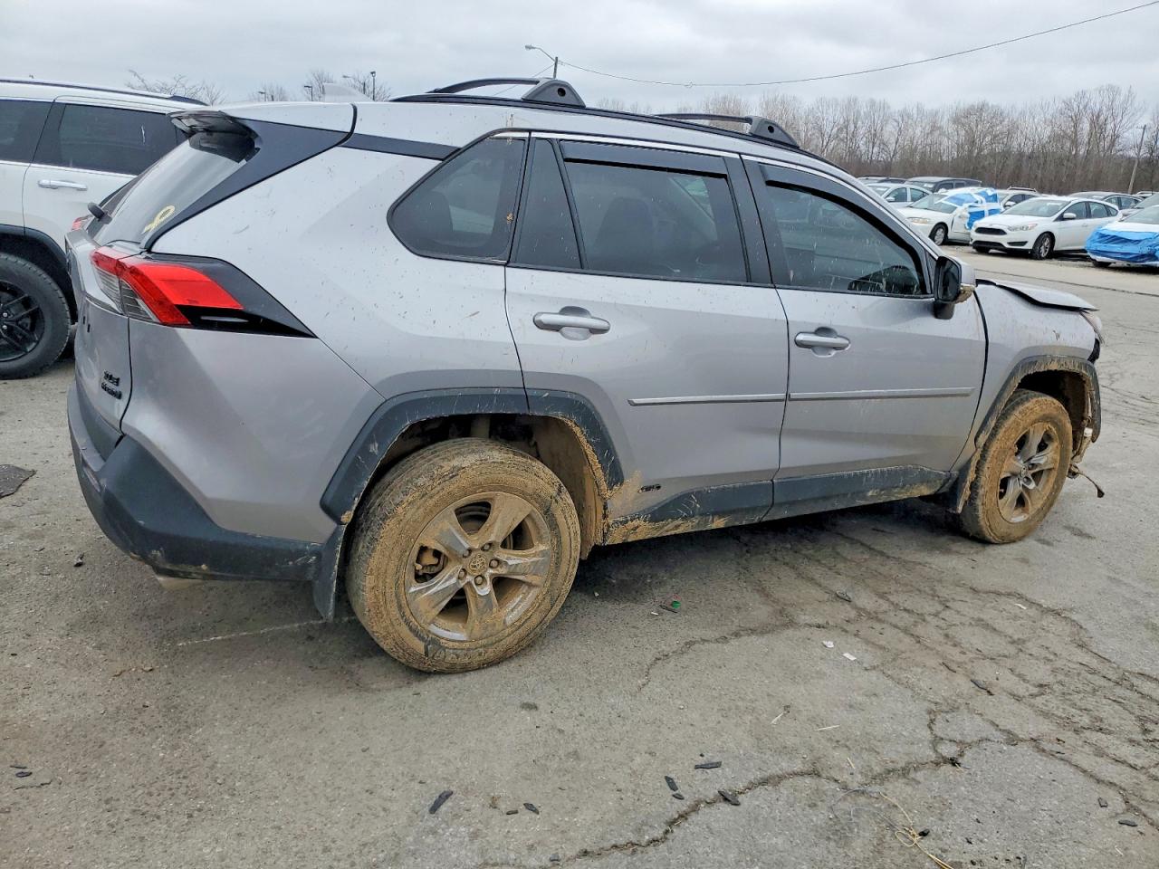 2022 TOYOTA RAV4 XLE photo 3