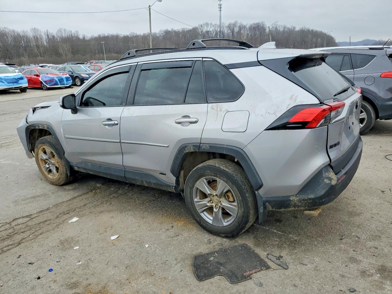 2022 TOYOTA RAV4 XLE photo 2