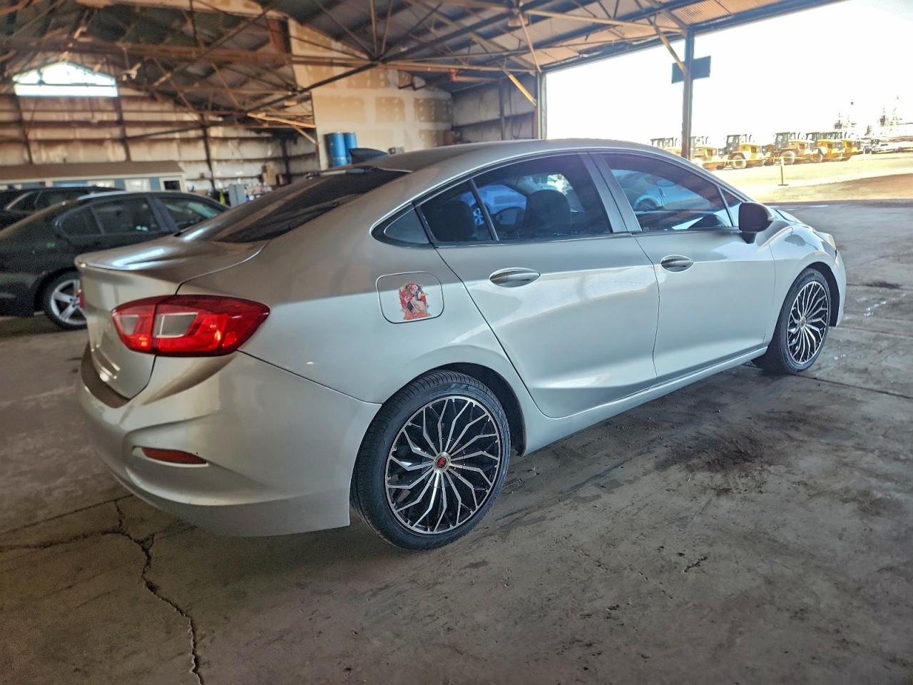 2017 CHEVROLET CRUZE LS photo 3