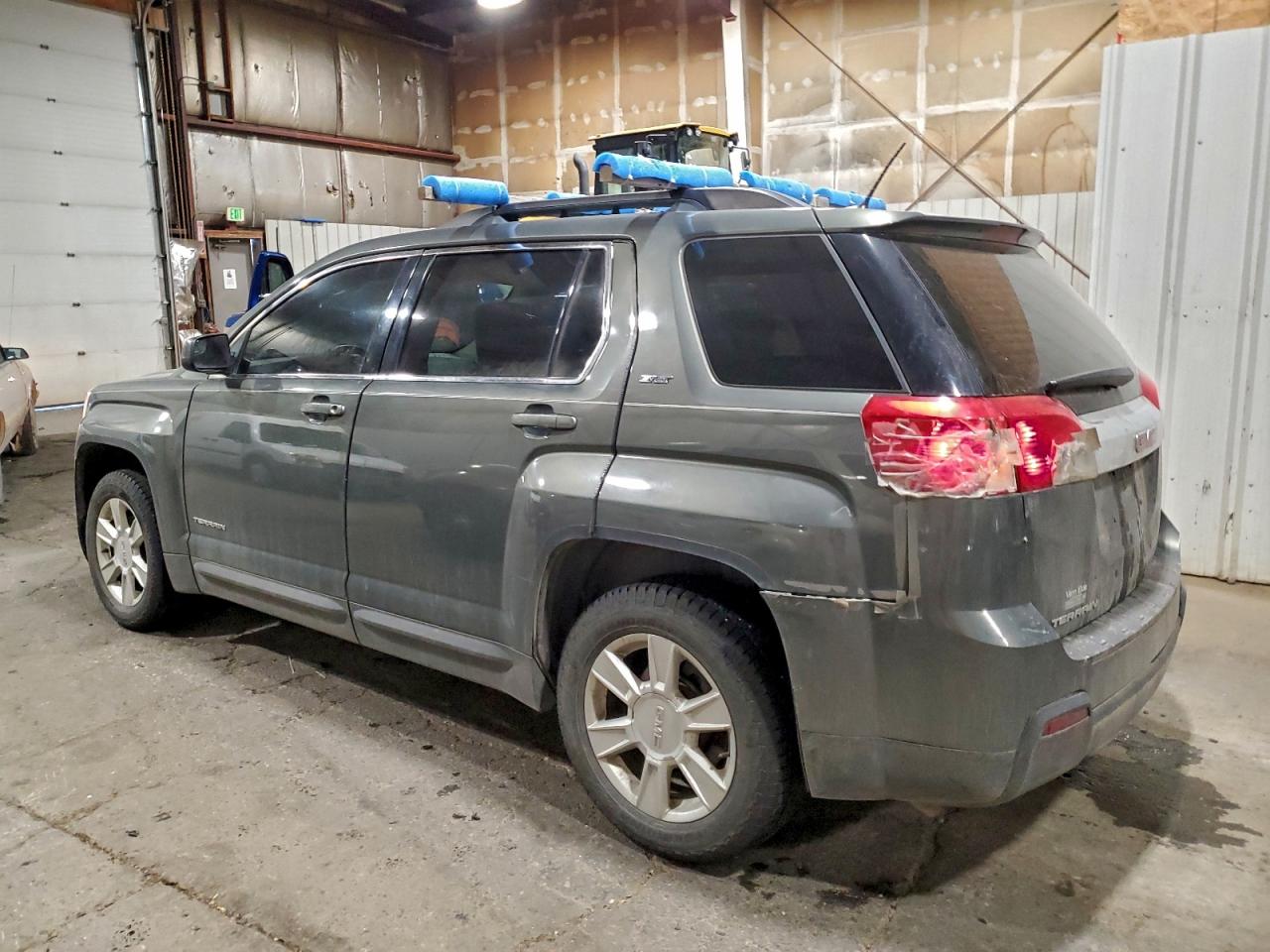 2013 GMC TERRAIN SLT photo 2