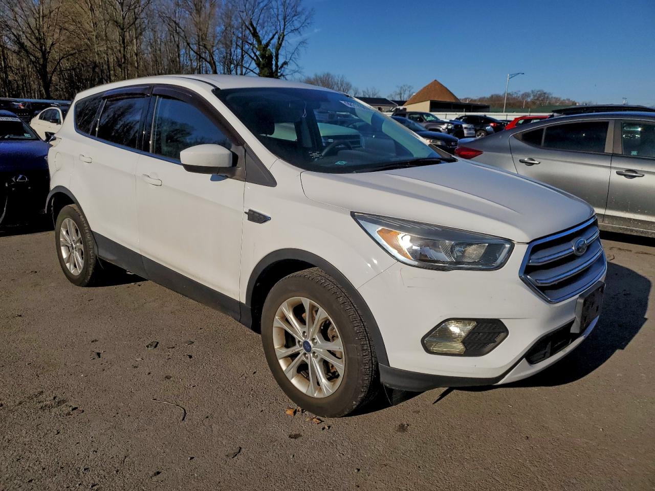2017 FORD ESCAPE SE photo 4