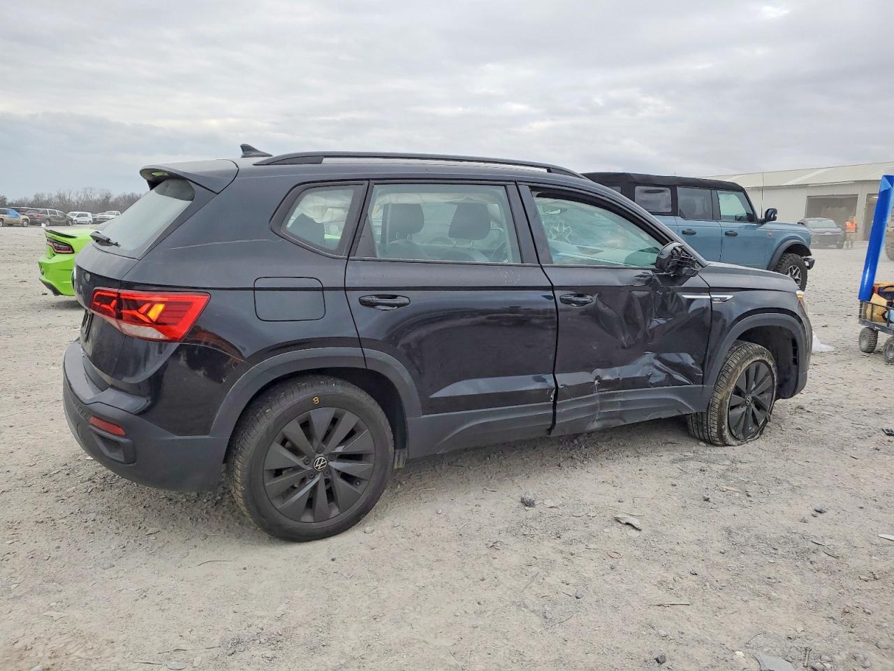 2024 VOLKSWAGEN TAOS S photo 3