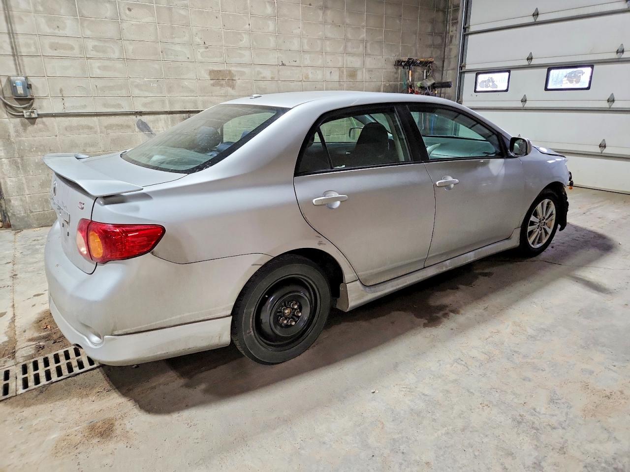 2010 TOYOTA COROLLA BASE photo 3