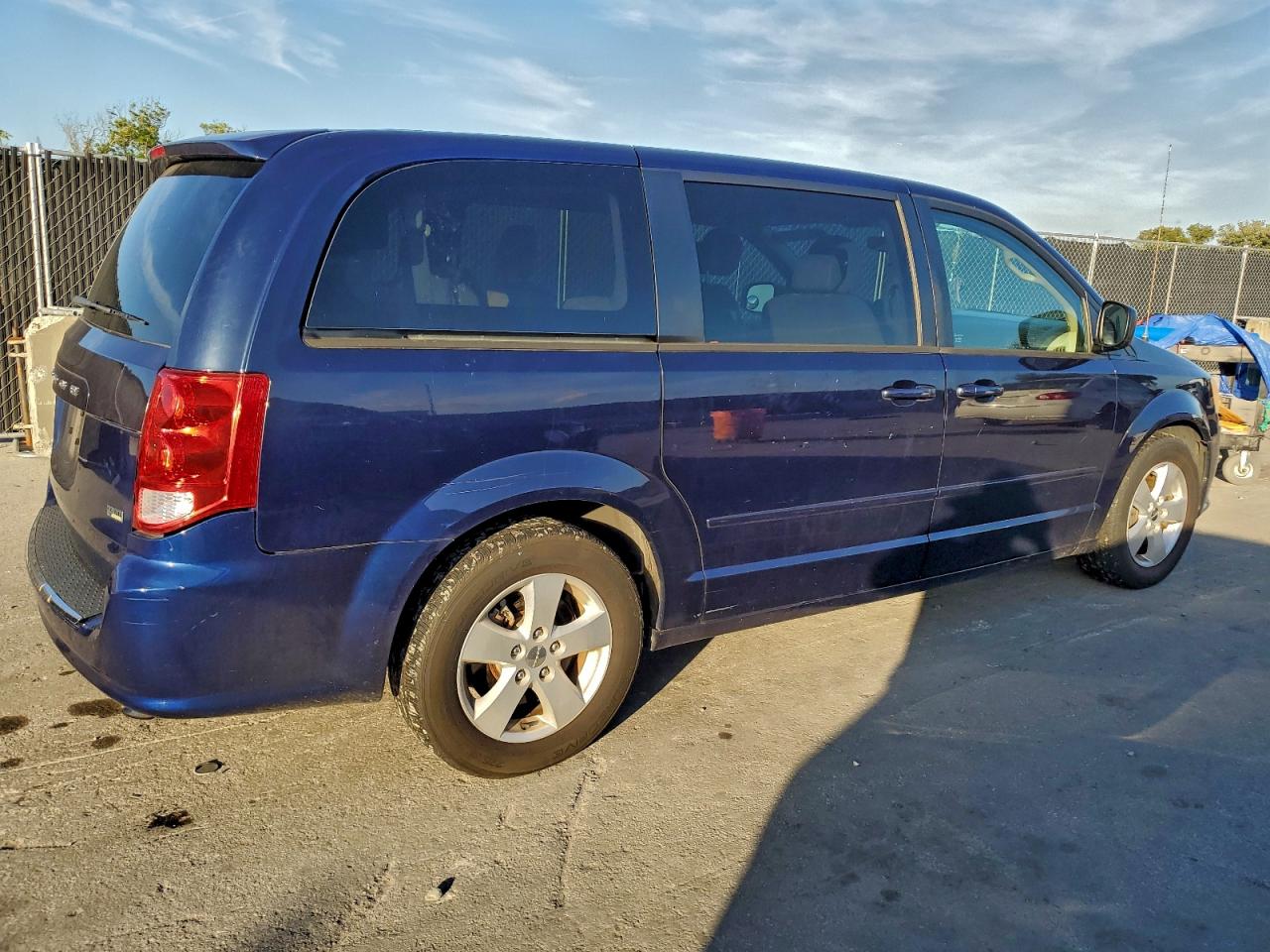 2013 DODGE GRAND CARAVAN SE photo 3