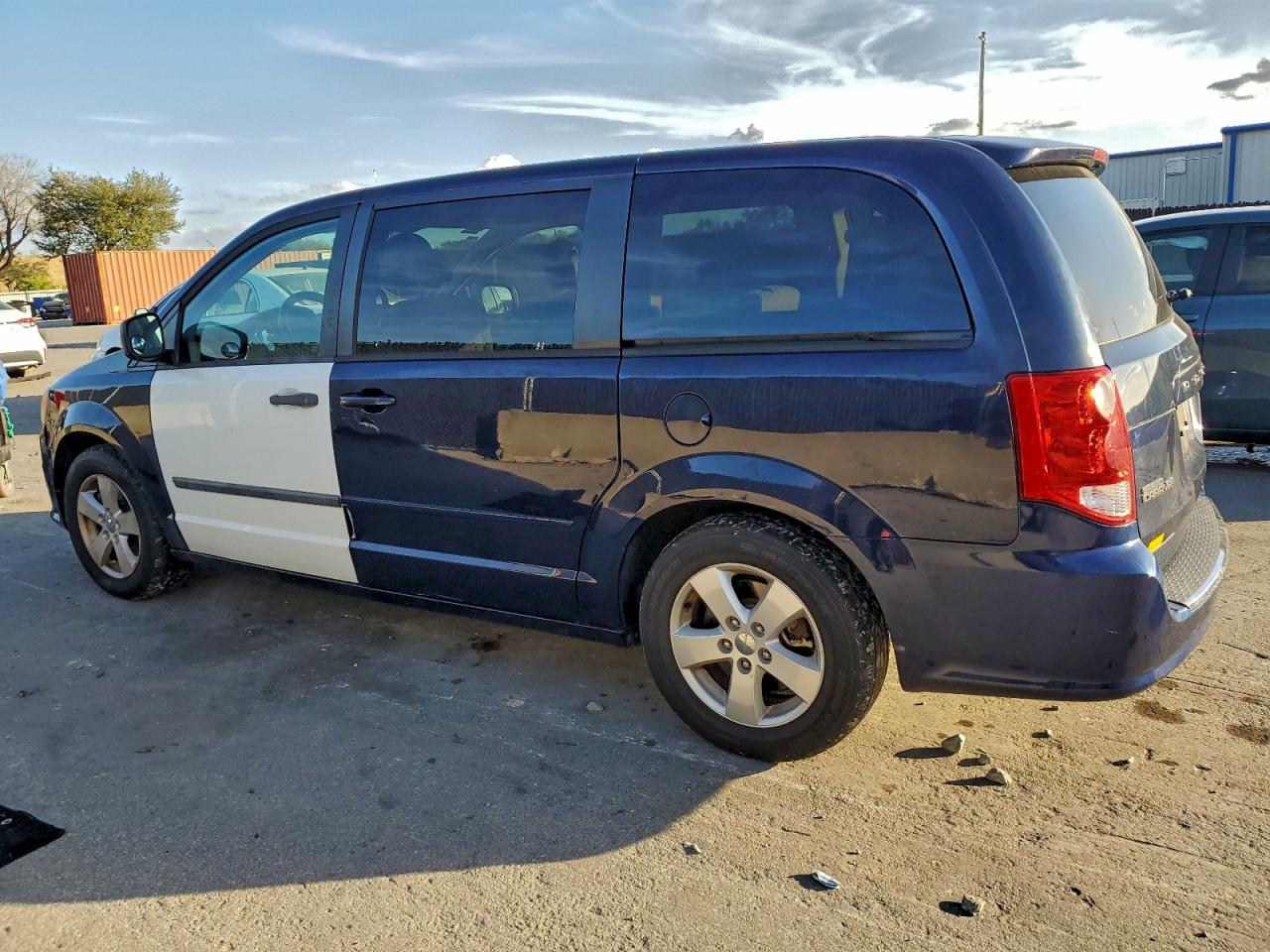 2013 DODGE GRAND CARAVAN SE photo 2