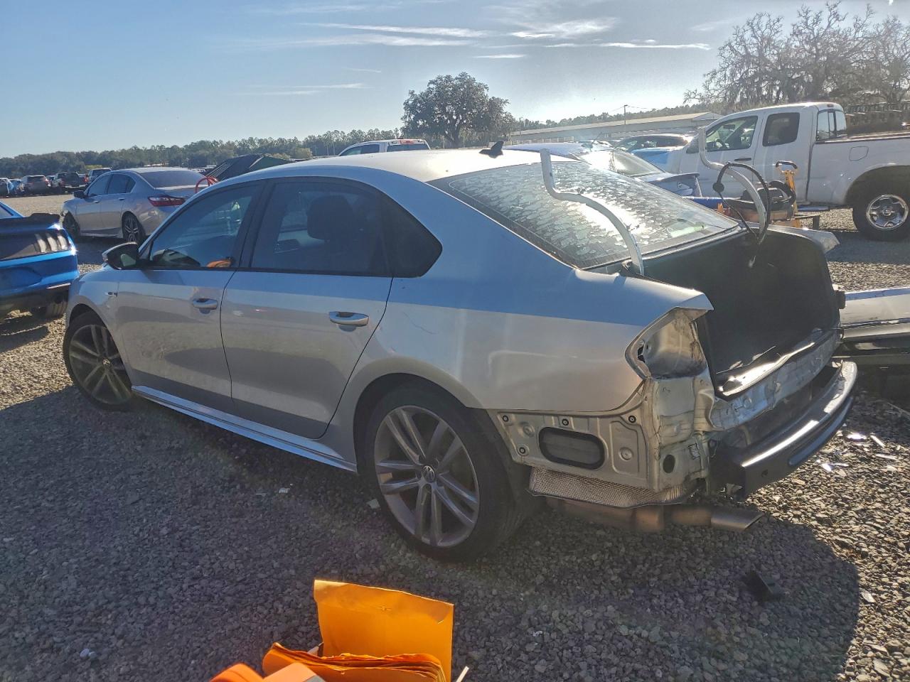 2018 VOLKSWAGEN PASSAT S photo 2