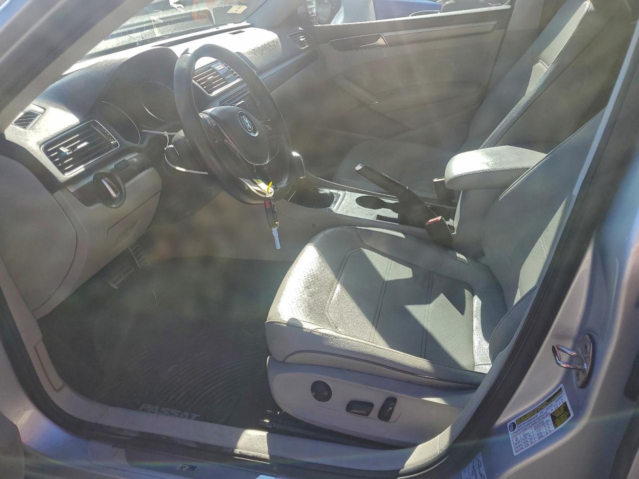 2018 VOLKSWAGEN PASSAT S photo 7
