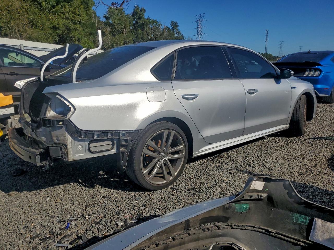 2018 VOLKSWAGEN PASSAT S photo 3