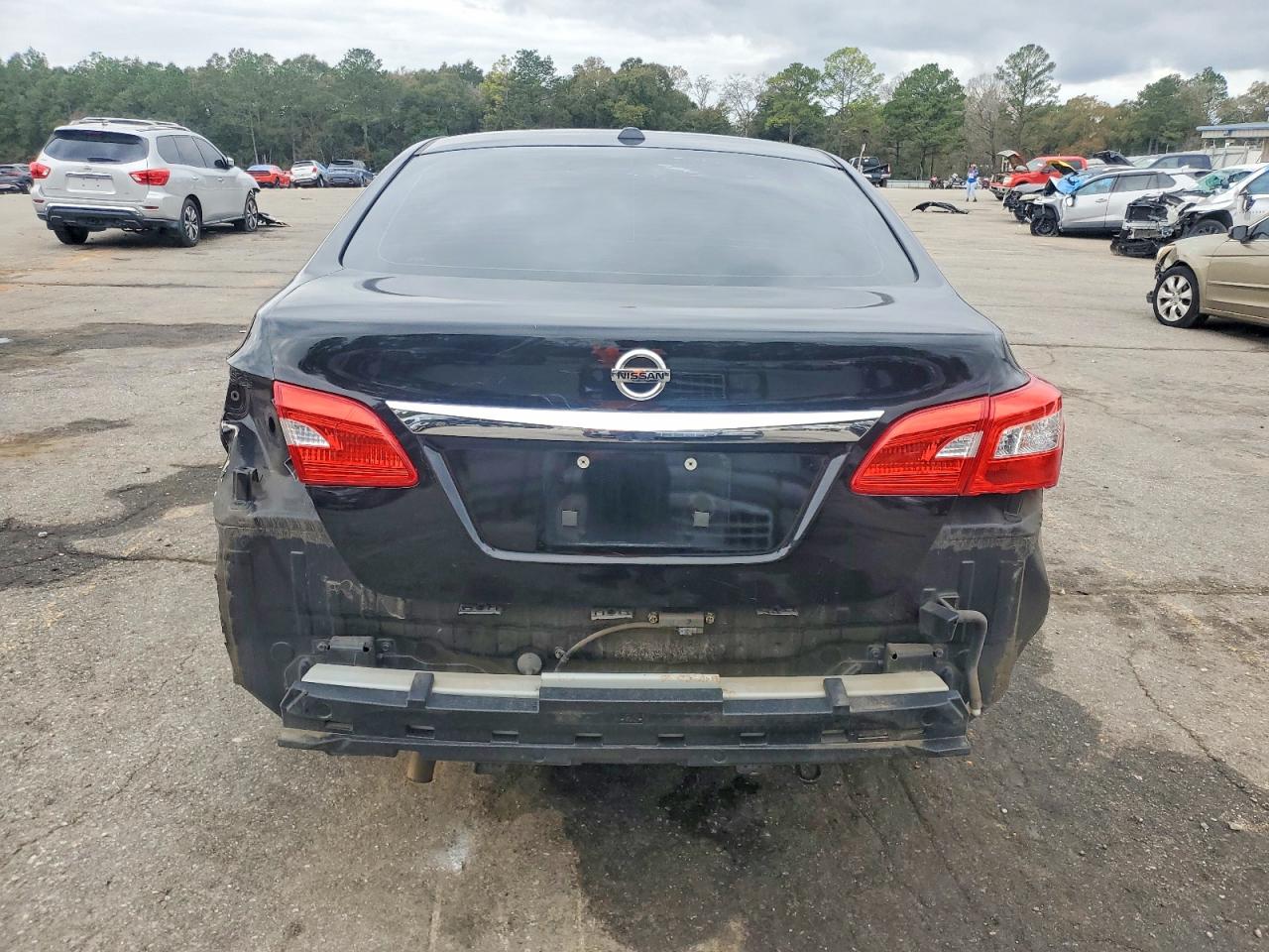 2016 NISSAN SENTRA S photo 6