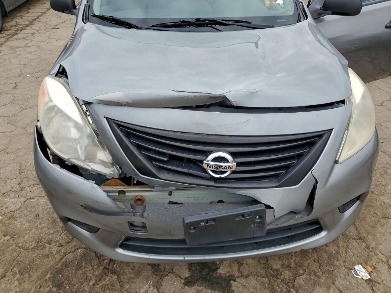 2012 NISSAN VERSA S photo 11