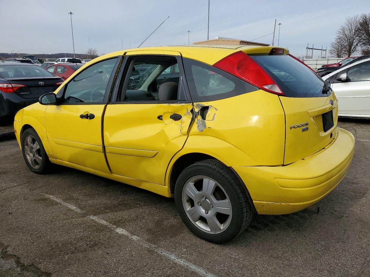 2005 FORD FOCUS ZX5 photo 2