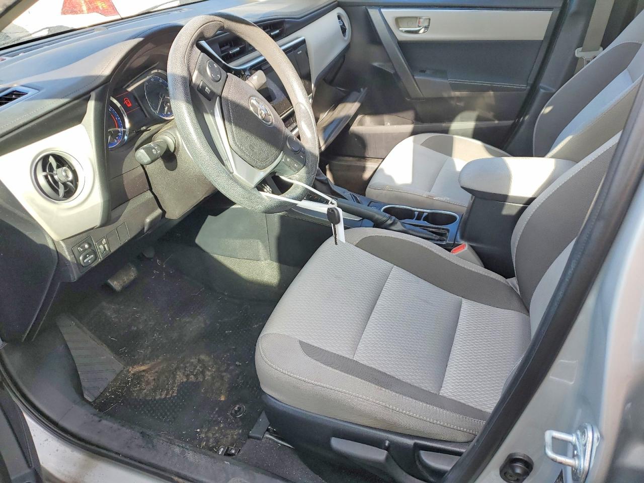 2017 TOYOTA COROLLA L photo 19
