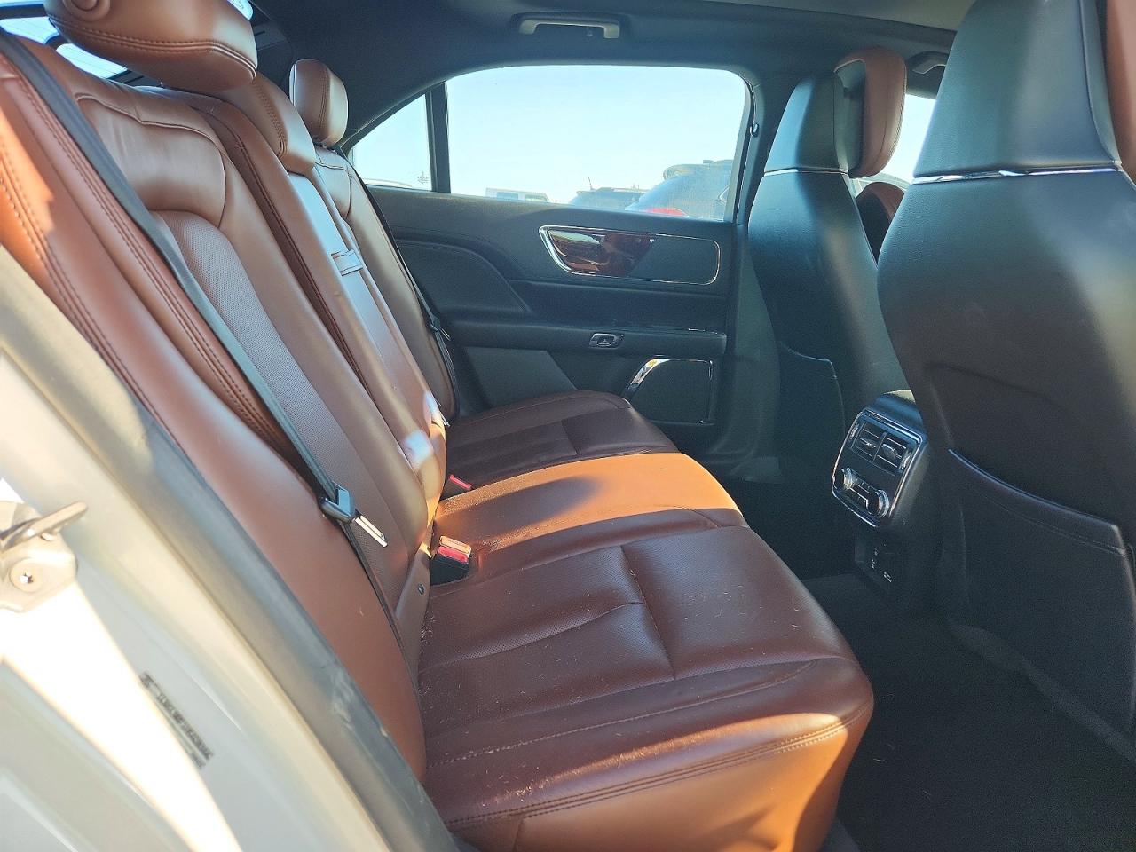 2017 LINCOLN CONTINENTAL RESERVE photo 10