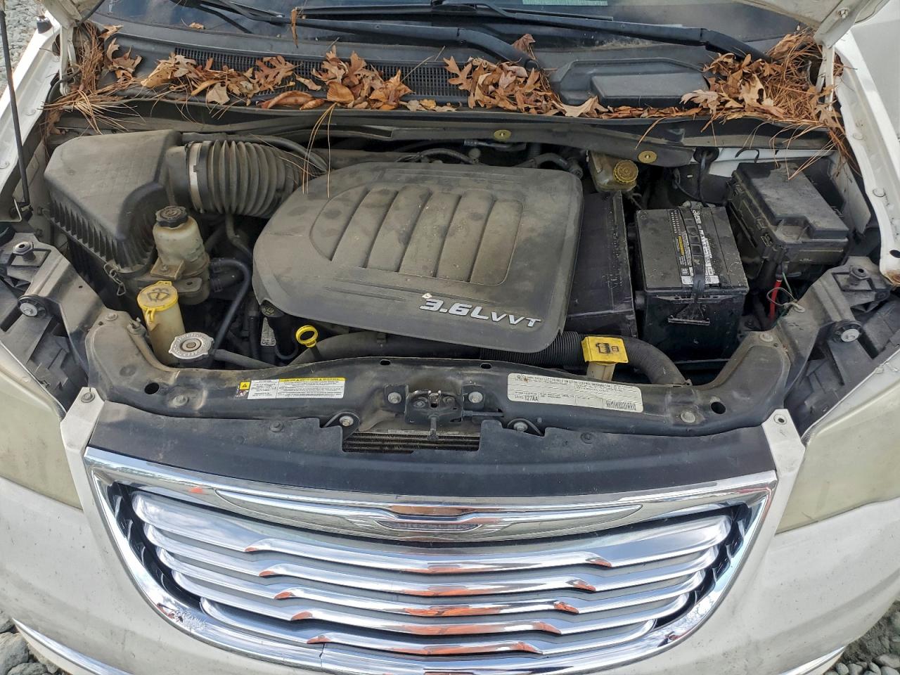 2011 CHRYSLER TOWN & COUNTRY TOURING photo 12