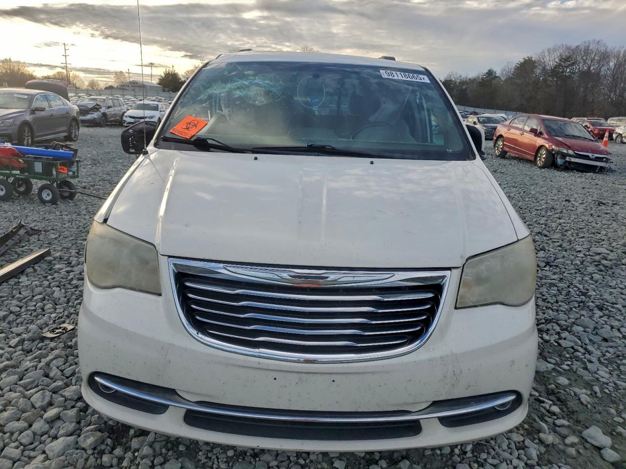 2011 CHRYSLER TOWN & COUNTRY TOURING photo 5