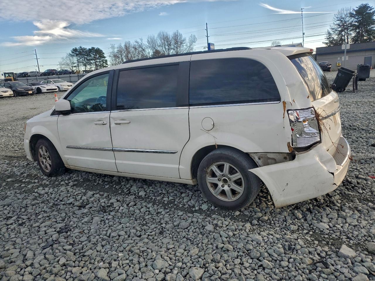 2011 CHRYSLER TOWN & COUNTRY TOURING photo 2