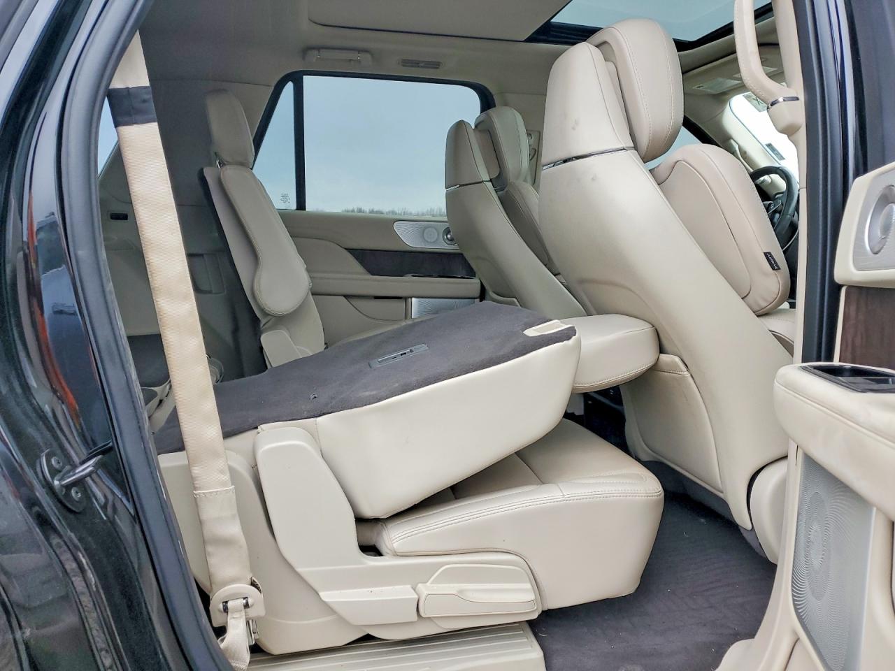 2021 LINCOLN NAVIGATOR L RESERVE photo 41