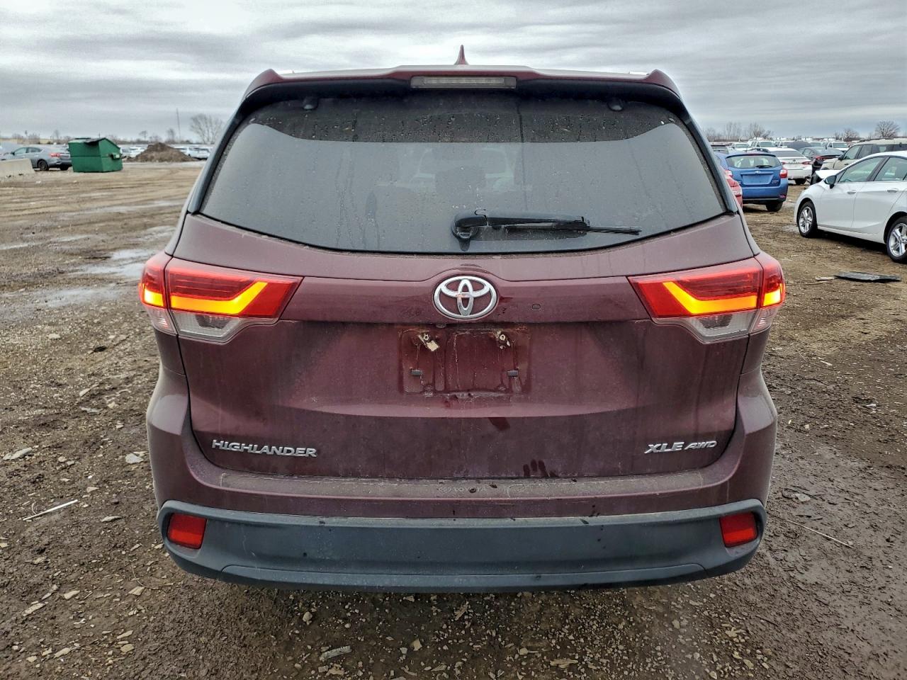 2019 TOYOTA HIGHLANDER SE photo 6