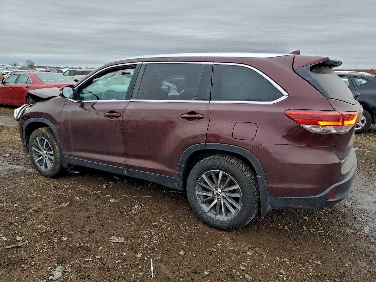 2019 TOYOTA HIGHLANDER SE photo 2