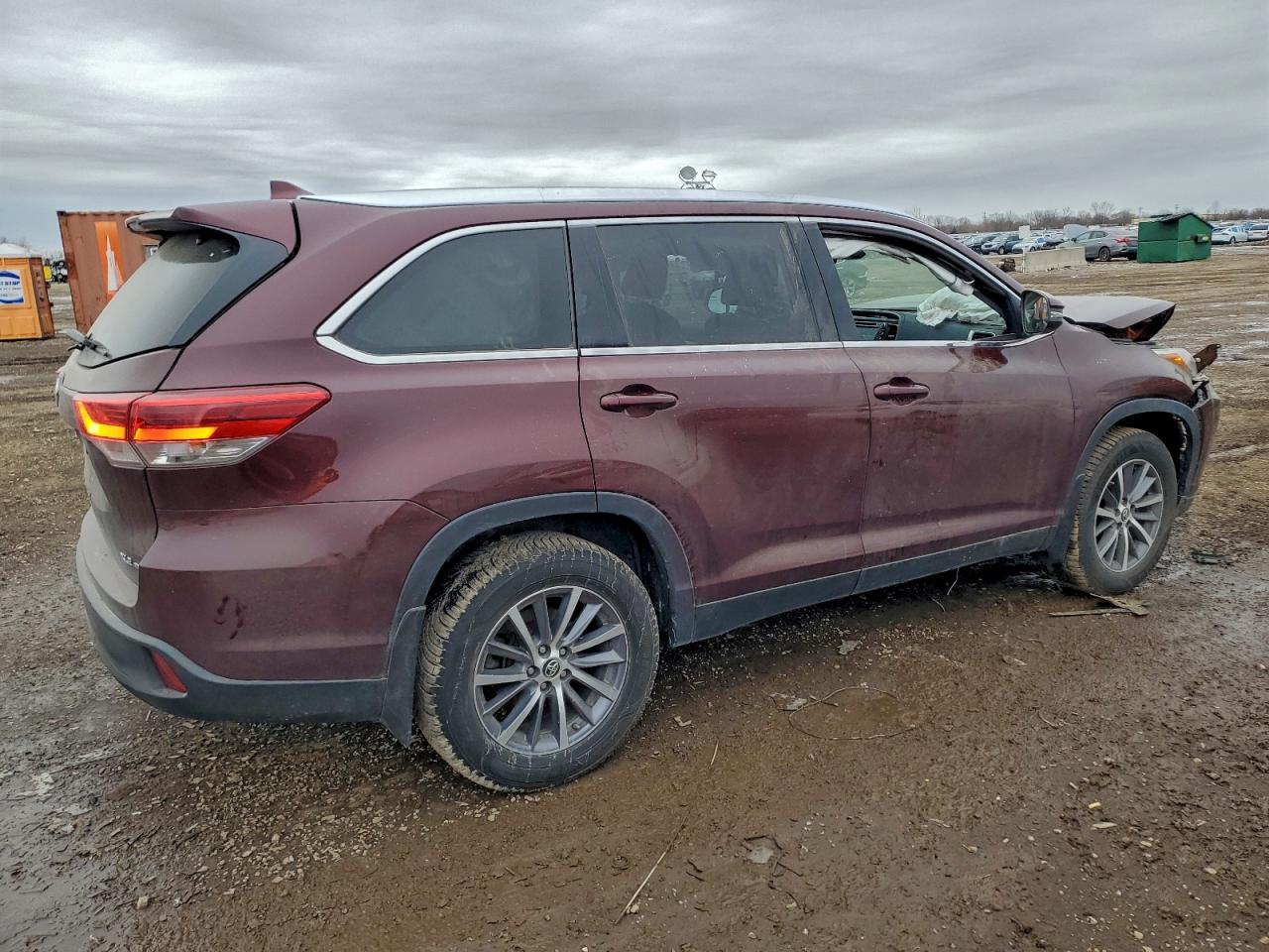 2019 TOYOTA HIGHLANDER SE photo 3