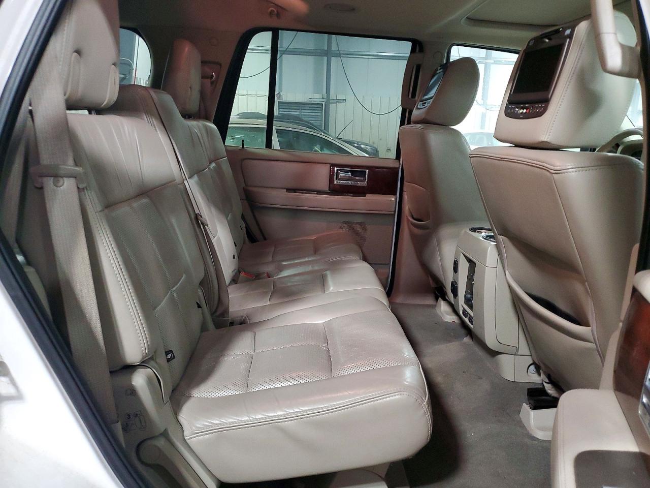 2012 LINCOLN NAVIGATOR photo 11
