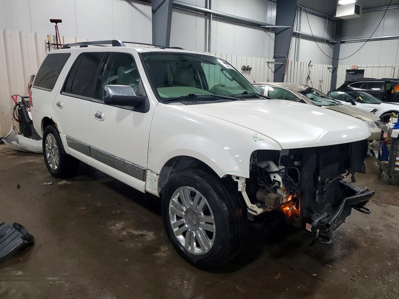 2012 LINCOLN NAVIGATOR photo 4